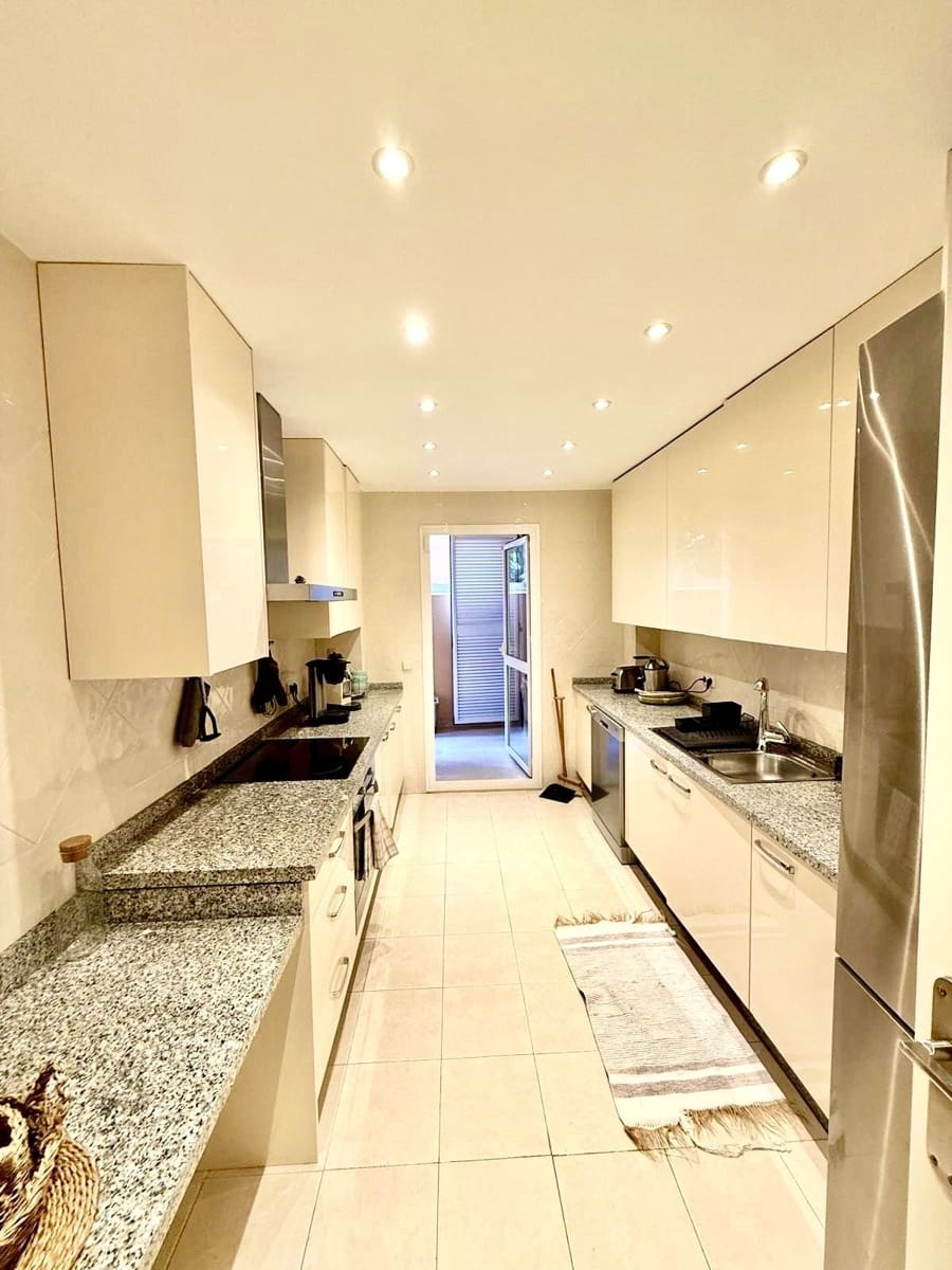 3 soverom Leilighet til salgs i Elviria med svømmebasseng garasje - € 655 000 (Ref: 10082229)