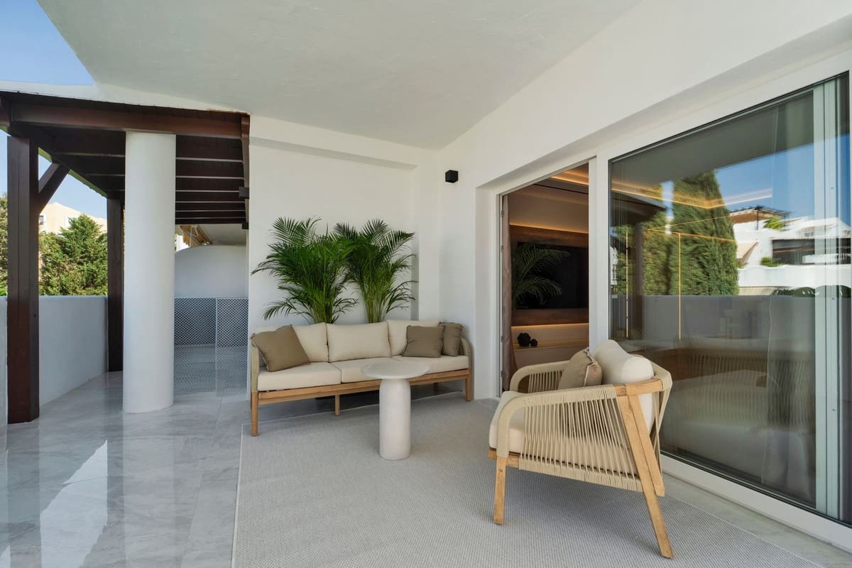 3 sypialnia Apartament na sprzedaż w Marbella z basenem garażem - 1 430 000 € (Ref: 10082235)