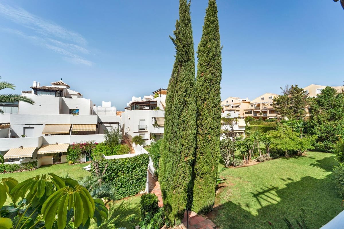 3 sypialnia Apartament na sprzedaż w Marbella z basenem garażem - 1 430 000 € (Ref: 10082235)