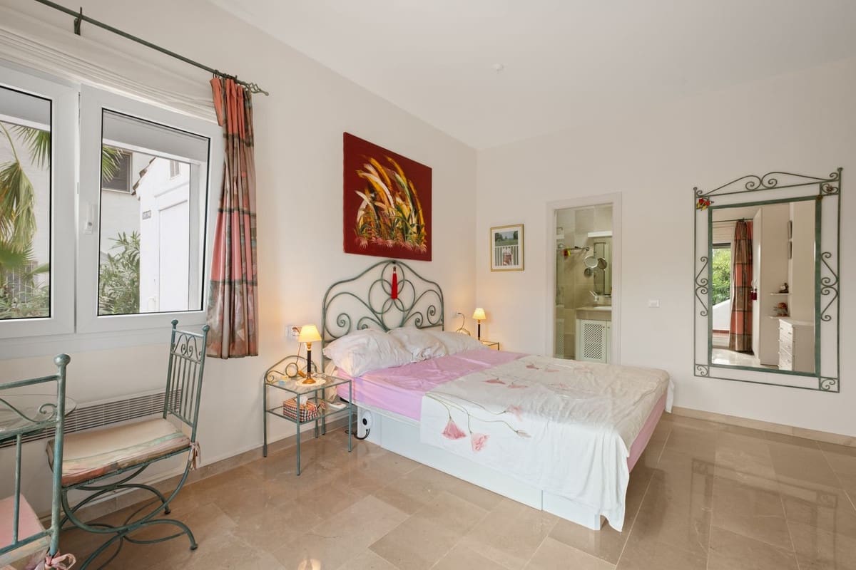 2 soverom Leilighet til salgs i La Mairena med svømmebasseng - € 460 000 (Ref: 10082236)