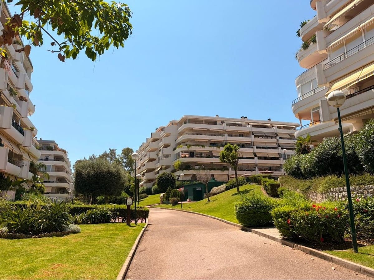 2 soveværelse Lejlighed til salg i Guadalmina med swimmingpool garage - € 525.000 (Ref: 10082237)