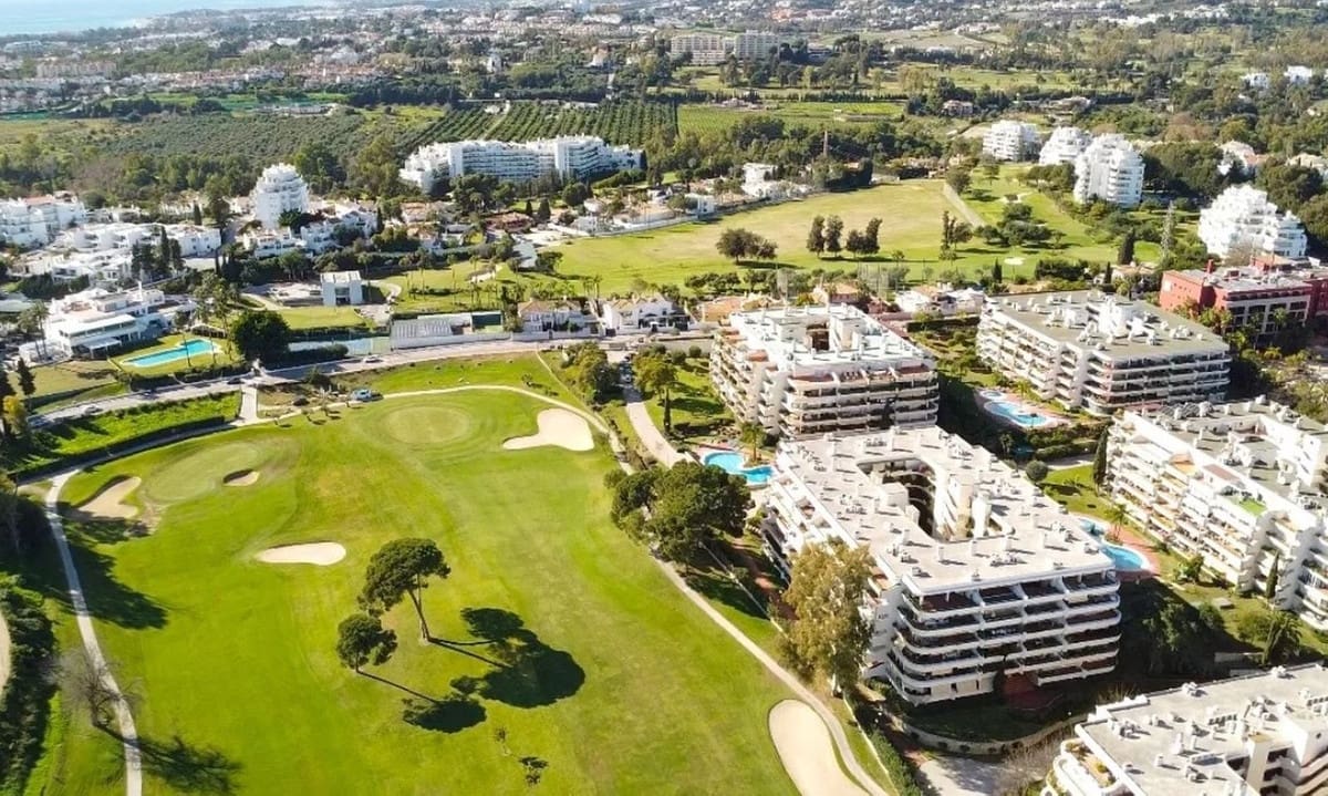 2 soveværelse Lejlighed til salg i Guadalmina med swimmingpool garage - € 525.000 (Ref: 10082237)
