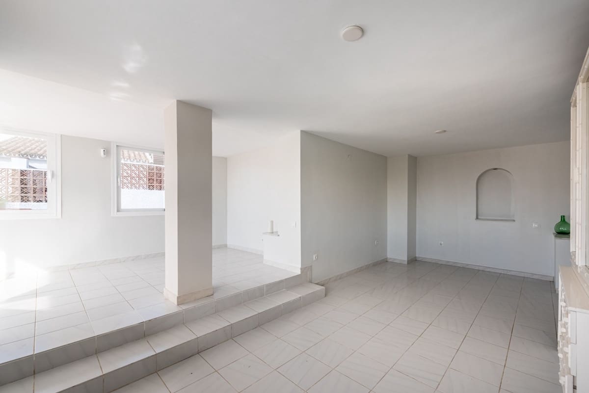 5 chambre Villa/Maison à vendre à Benalmadena avec piscine garage - 975 000 € (Ref: 10082238)
