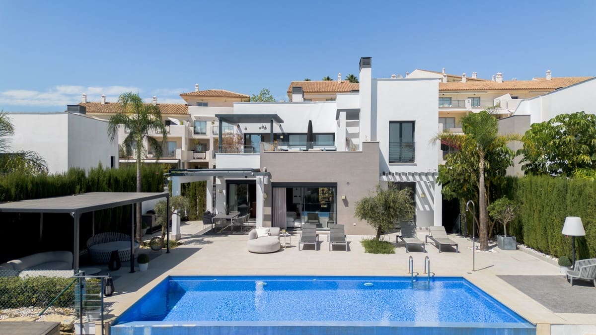 4 soverom Villa til salgs i Estepona med svømmebasseng - € 2 450 000 (Ref: 10082239)
