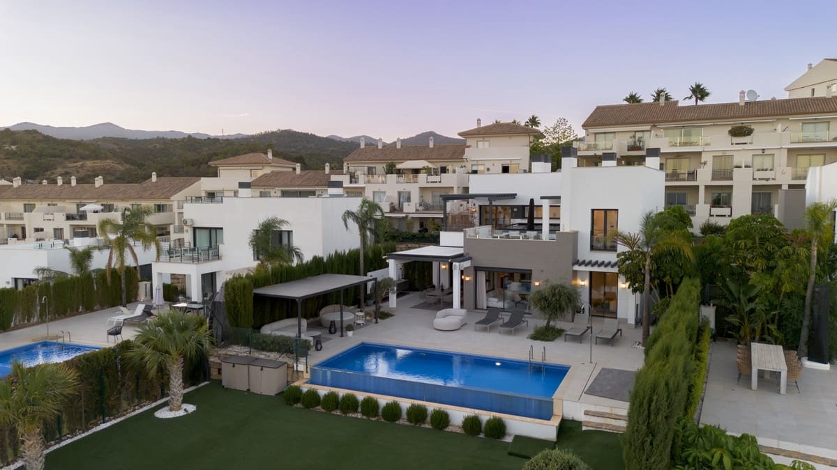 4 soverom Villa til salgs i Estepona med svømmebasseng - € 2 450 000 (Ref: 10082239)