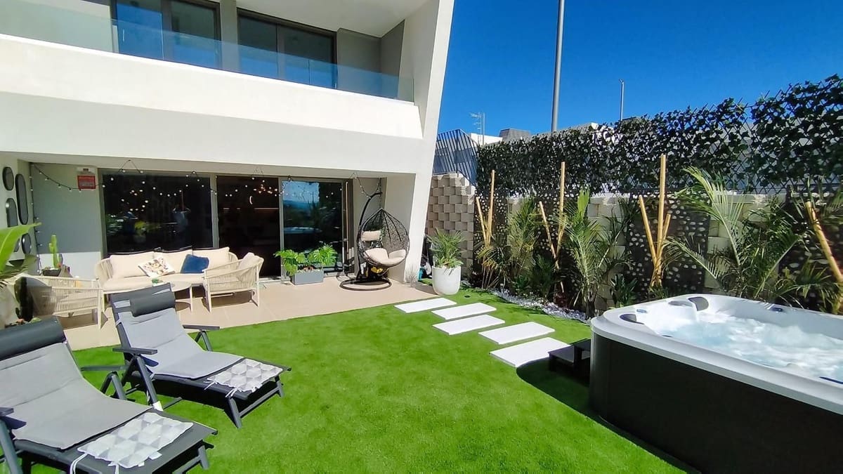 3 sovrum Semi-fristående Villa till salu i Mijas med pool - 950 000 € (Ref: 10082241)