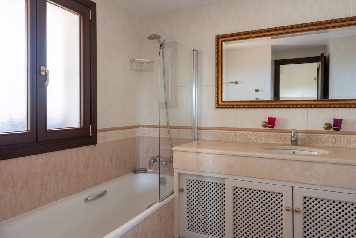 4 Zimmer Villa zu verkaufen in El Rosario mit Pool Garage - 2.250.000 € (Ref: 10082245)