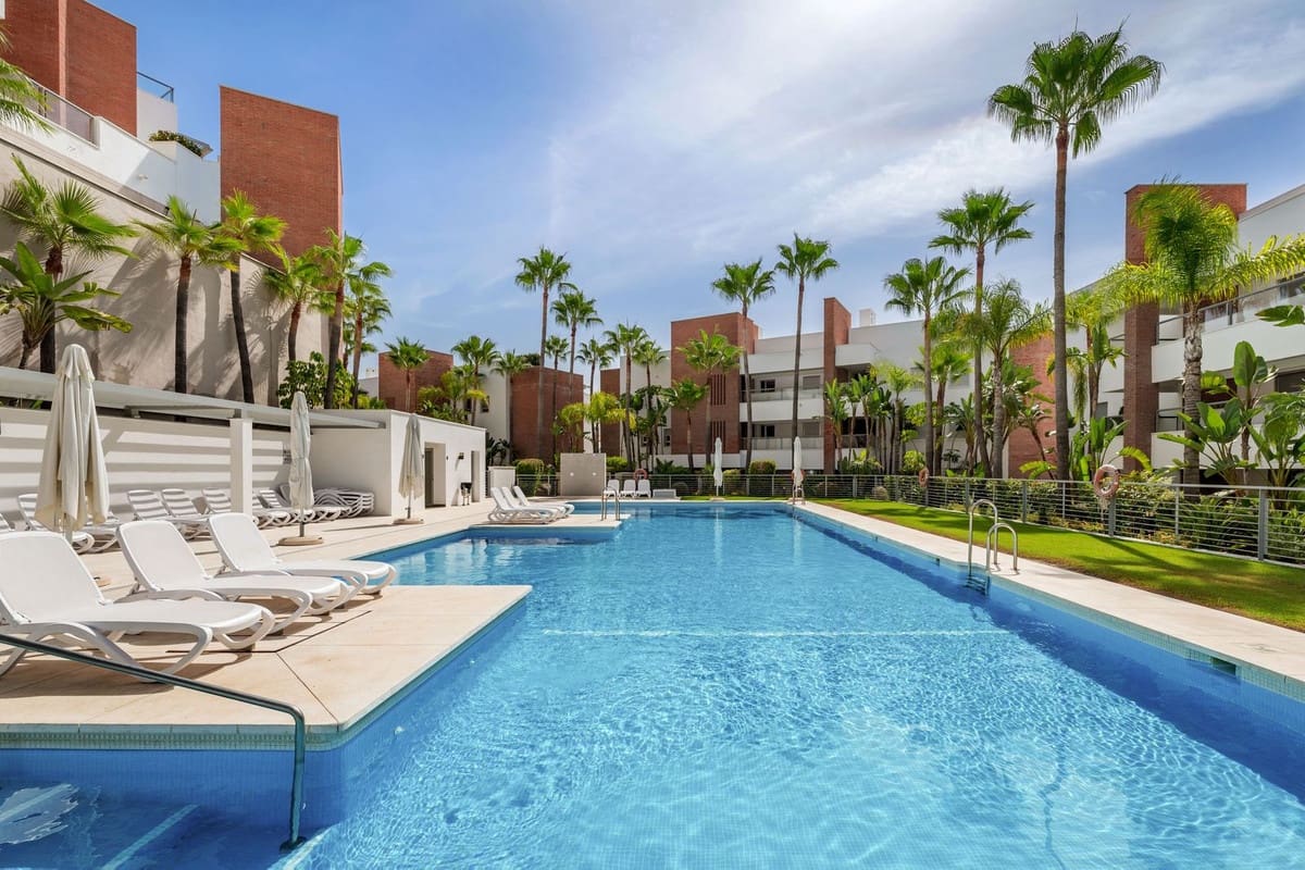 2 slaapkamer Appartement te koop in Benahavis met zwembad garage - € 595.000 (Ref: 10082246)