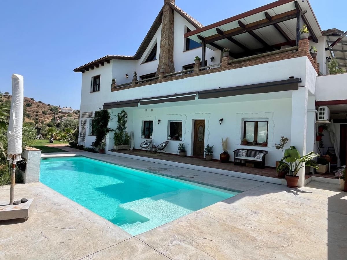 5 slaapkamer Villa te koop in La Cala de Mijas met zwembad garage - € 1.400.000 (Ref: 10086590)