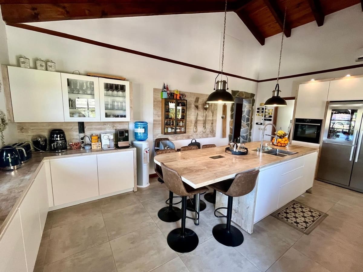 5 slaapkamer Villa te koop in La Cala de Mijas met zwembad garage - € 1.400.000 (Ref: 10086590)