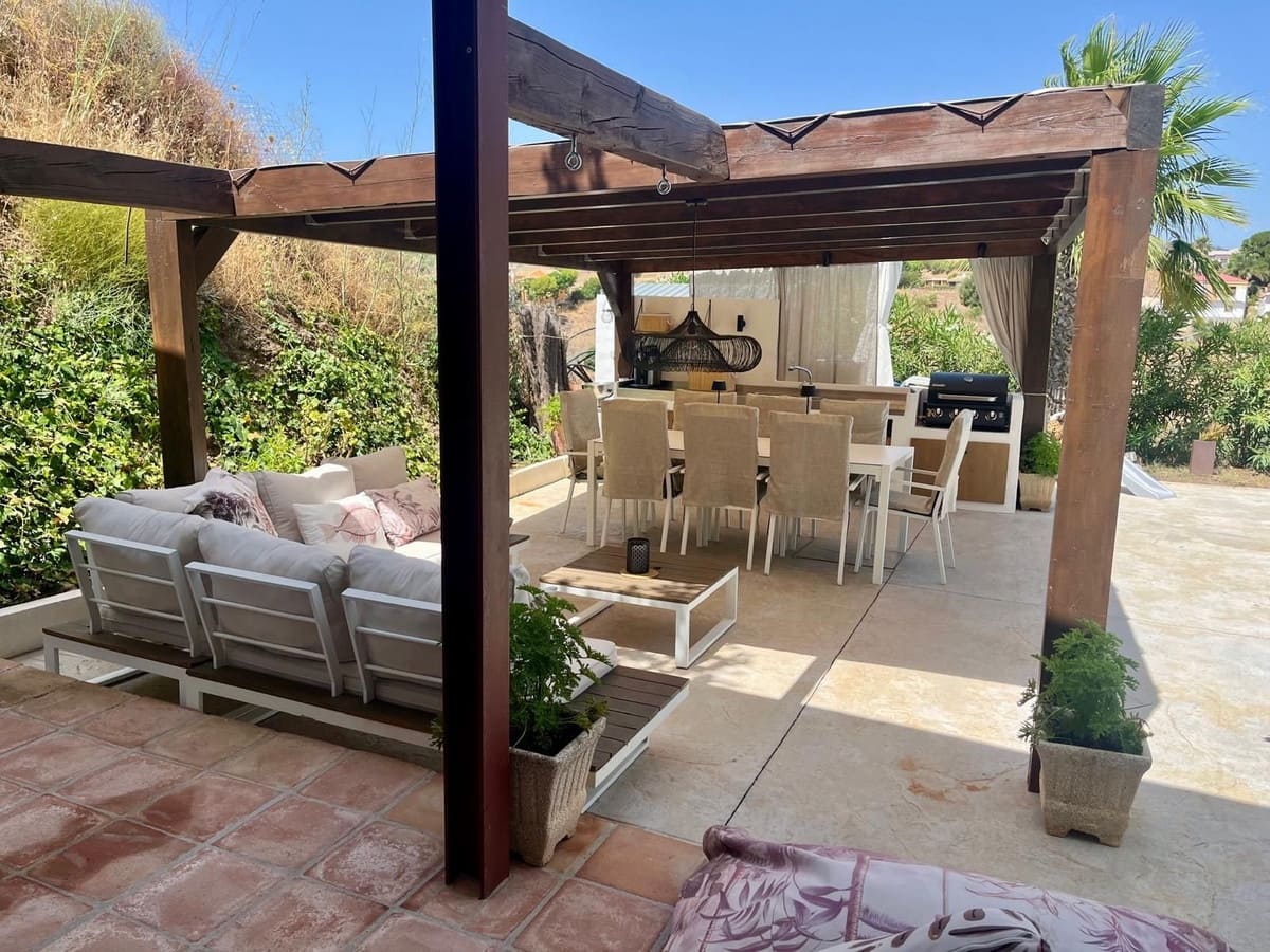 5 slaapkamer Villa te koop in La Cala de Mijas met zwembad garage - € 1.400.000 (Ref: 10086590)