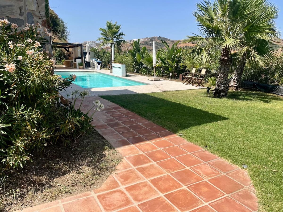 5 slaapkamer Villa te koop in La Cala de Mijas met zwembad garage - € 1.400.000 (Ref: 10086590)