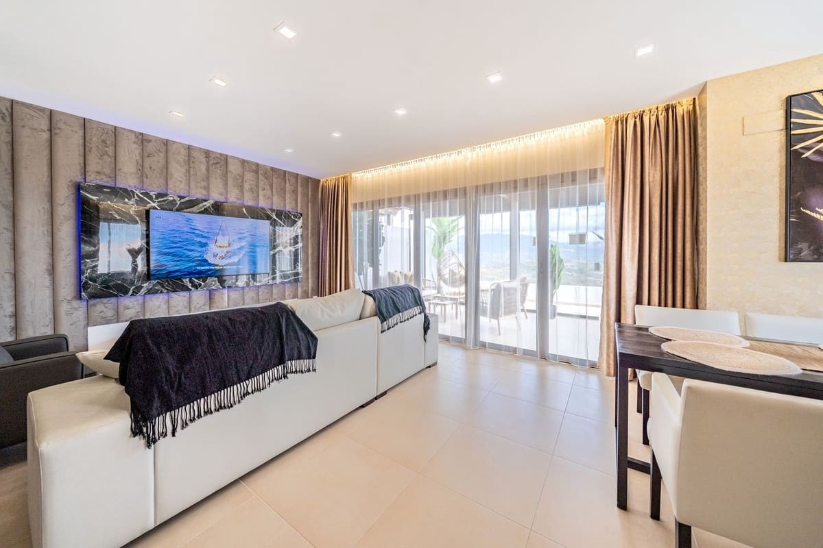 3 Zimmer Apartment zu verkaufen in La Cala de Mijas mit Pool - 800.000 € (Ref: 10086592)