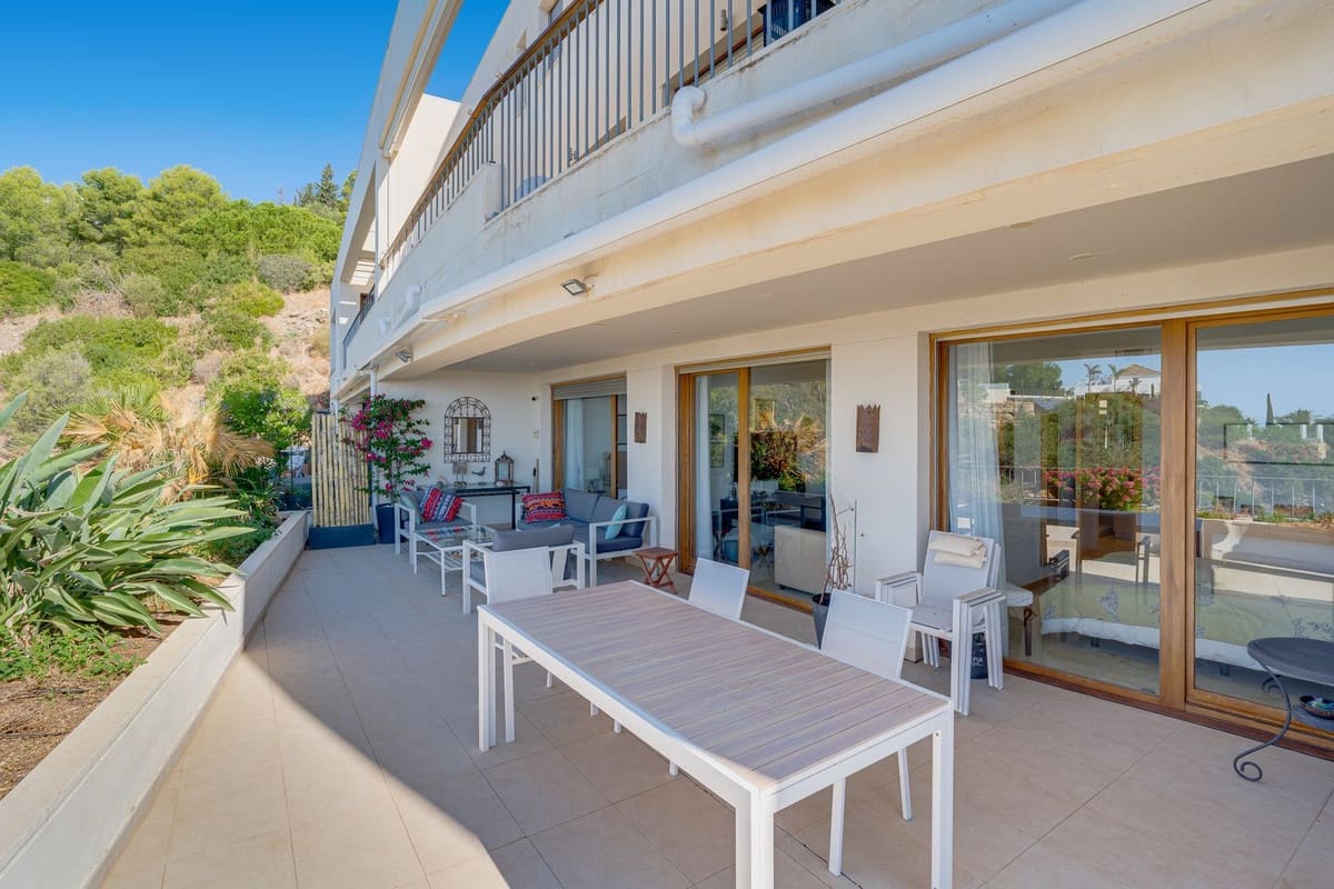 3 Zimmer Apartment zu verkaufen in Los Monteros mit Pool - 635.000 € (Ref: 10086593)