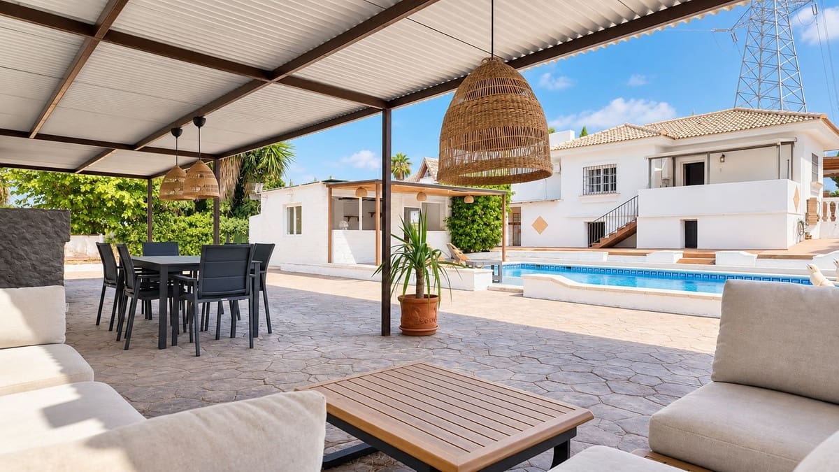 5 slaapkamer Villa te koop in Alhaurin de la Torre met zwembad garage - € 595.000 (Ref: 10086597)