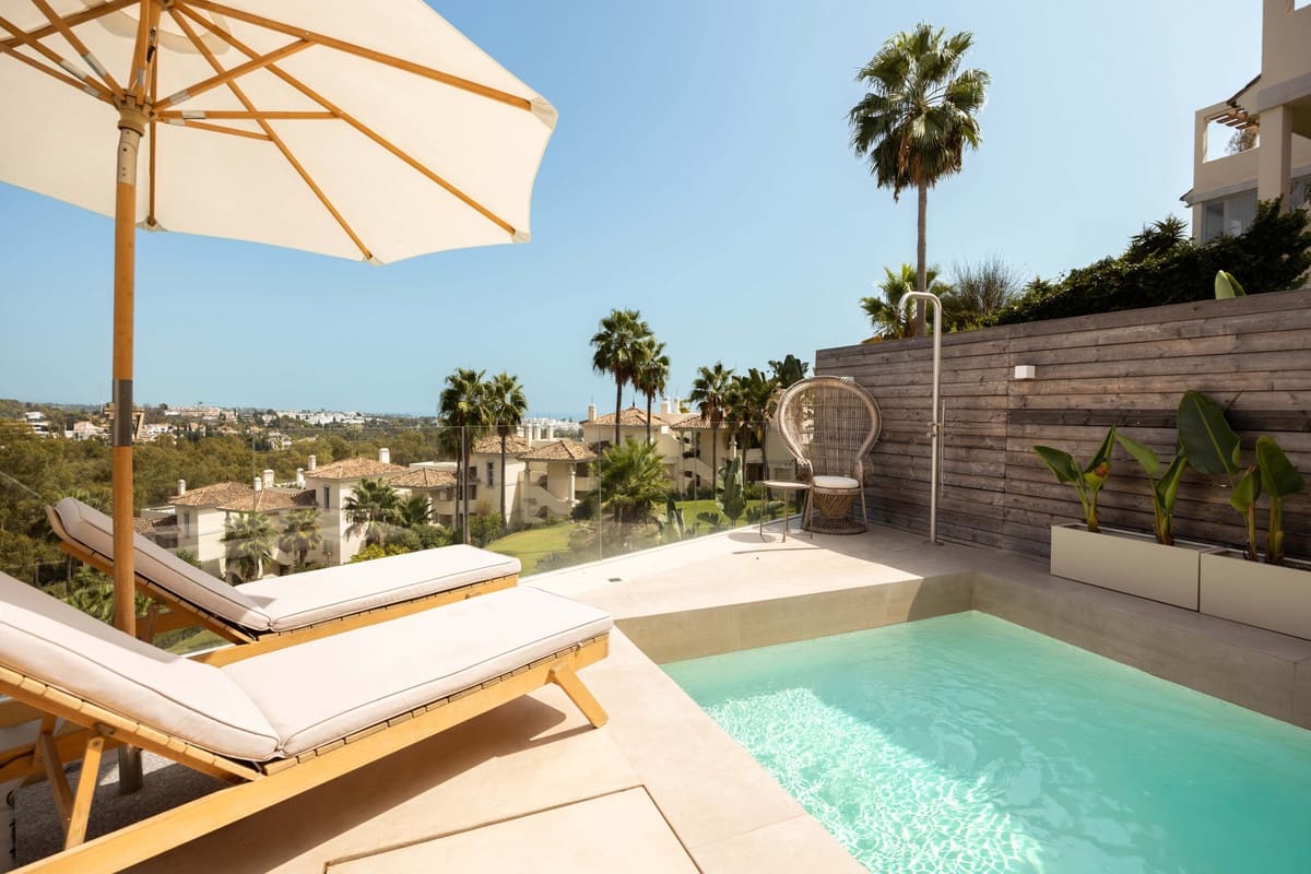 3 soverom Leilighet til salgs i Nueva Andalucia med svømmebasseng - € 1 500 000 (Ref: 10086598)