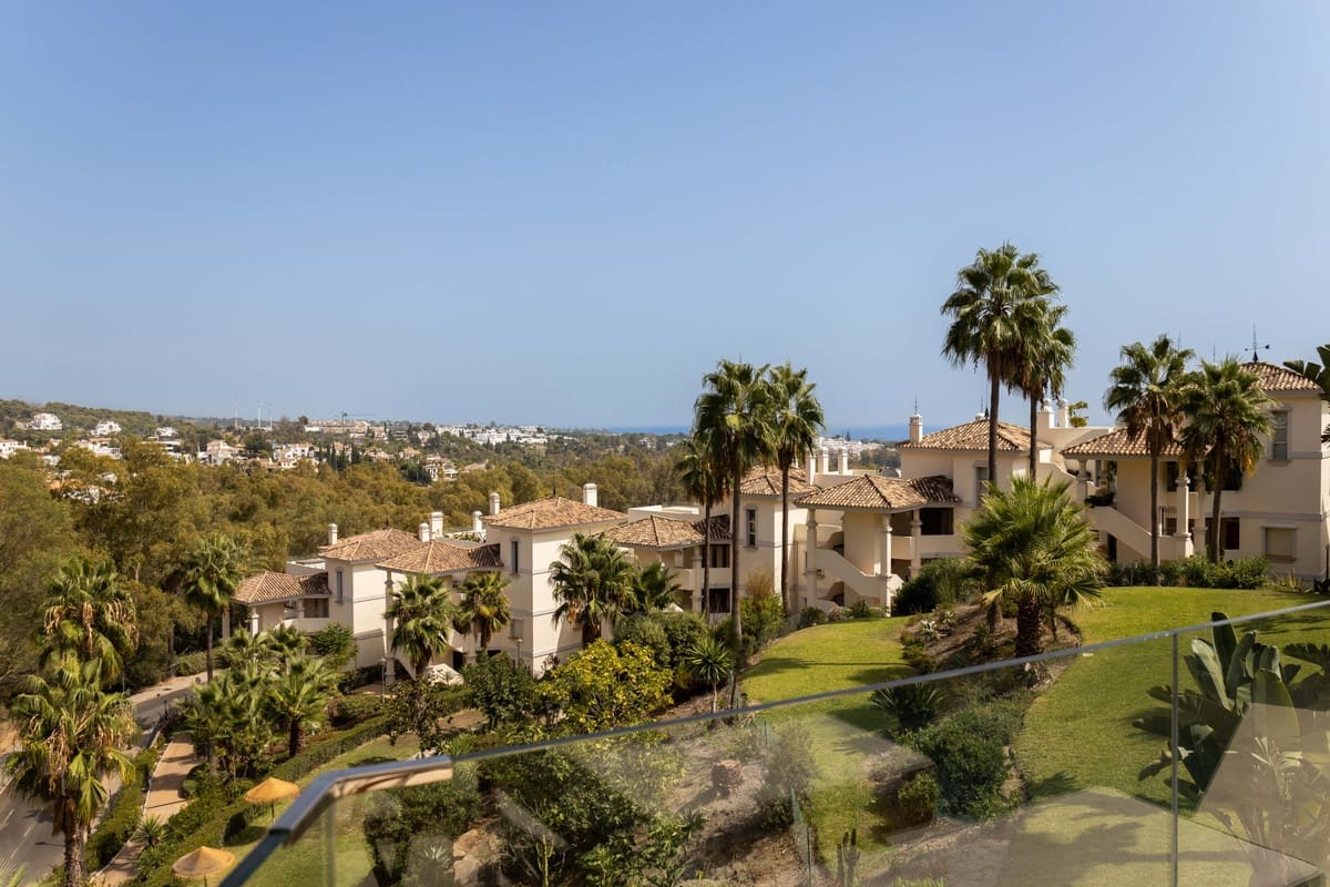 3 soverom Leilighet til salgs i Nueva Andalucia med svømmebasseng - € 1 500 000 (Ref: 10086598)
