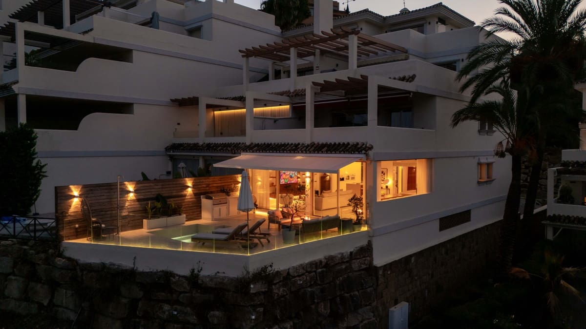 3 soverom Leilighet til salgs i Nueva Andalucia med svømmebasseng - € 1 500 000 (Ref: 10086598)