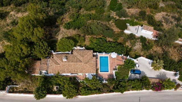 Chalet de 4 habitaciones en Mijas en venta con piscina garaje - 848.000 € (Ref: 10086603)