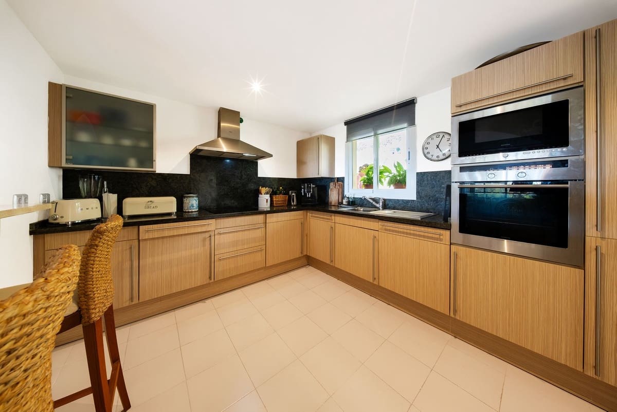 Apartamento de 2 habitaciones en Atalaya-Isdabe en venta con piscina garaje - 595.000 € (Ref: 10086605)