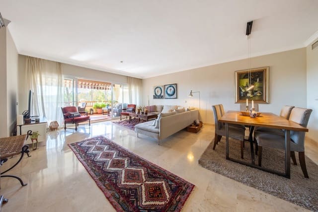 Apartamento de 2 habitaciones en Atalaya-Isdabe, Estepona en venta con piscina garaje - 595.000 € (Ref: 10086605)