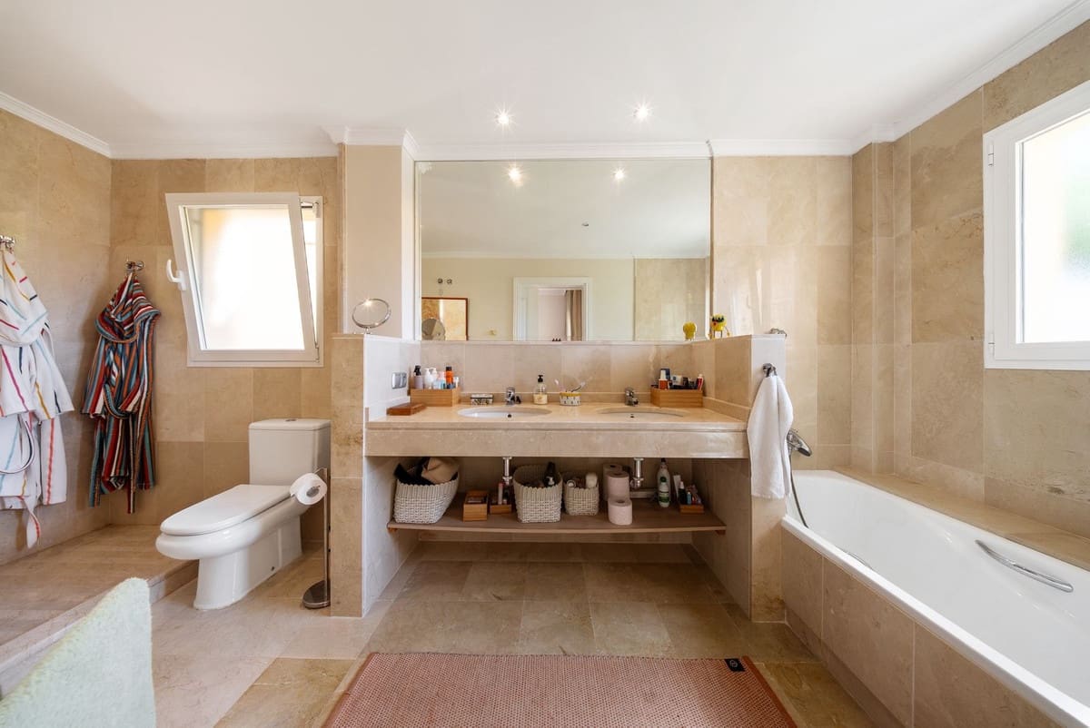 Apartamento de 2 habitaciones en Atalaya-Isdabe en venta con piscina garaje - 595.000 € (Ref: 10086605)