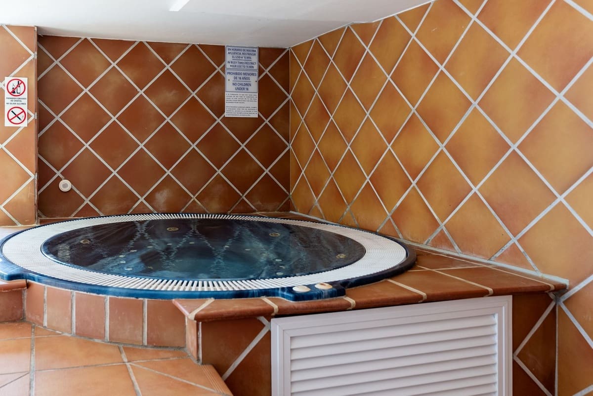Apartamento de 2 habitaciones en Atalaya-Isdabe en venta con piscina garaje - 595.000 € (Ref: 10086605)
