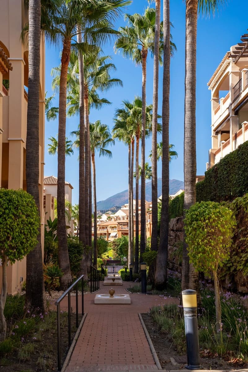 Apartamento de 2 habitaciones en Atalaya-Isdabe en venta con piscina garaje - 595.000 € (Ref: 10086605)