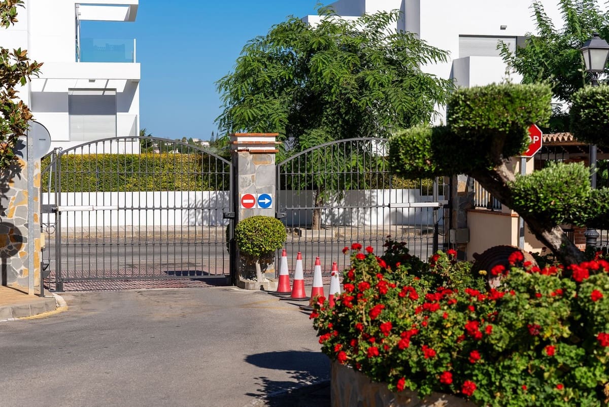 Apartamento de 2 habitaciones en Atalaya-Isdabe en venta con piscina garaje - 595.000 € (Ref: 10086605)