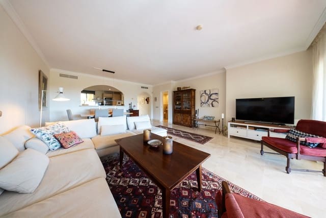 Apartamento de 2 habitaciones en Atalaya-Isdabe, Estepona en venta con piscina garaje - 595.000 € (Ref: 10086605)