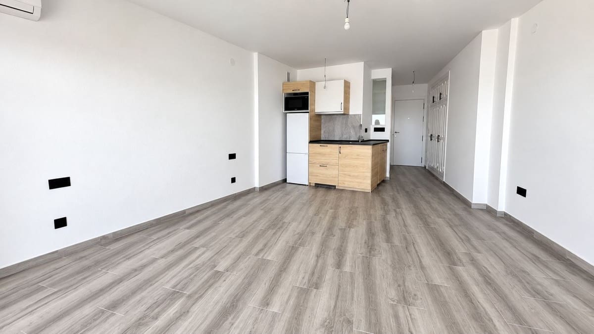 Studio for sale in Calahonda with pool - € 375,000 (Ref: 10088429)