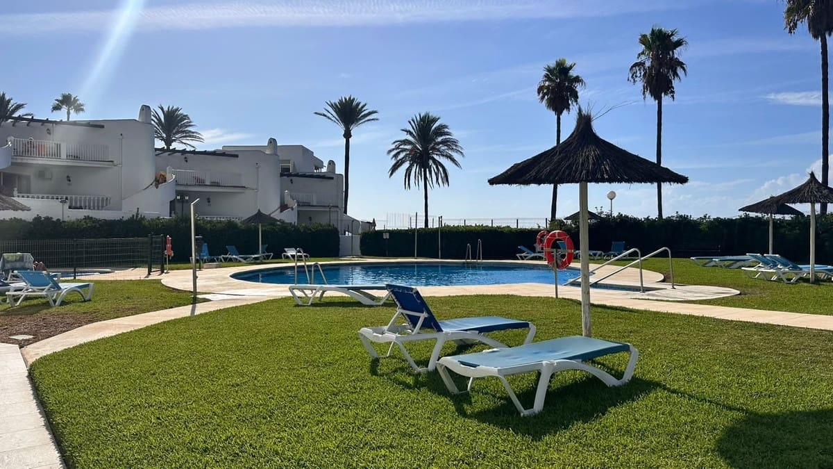 Studio for sale in Calahonda with pool - € 375,000 (Ref: 10088429)