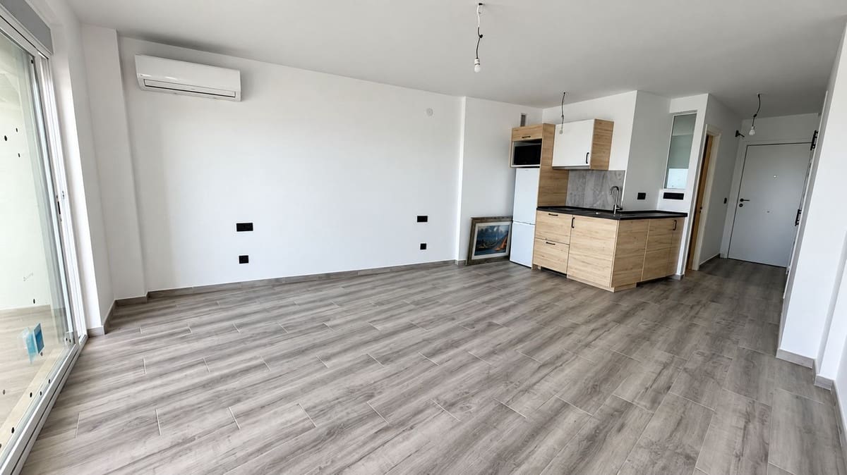 Studio for sale in Calahonda with pool - € 375,000 (Ref: 10088429)