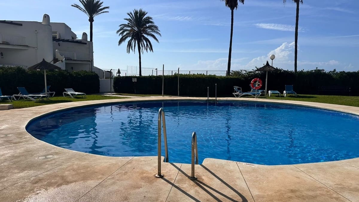 Studio for sale in Calahonda with pool - € 375,000 (Ref: 10088429)