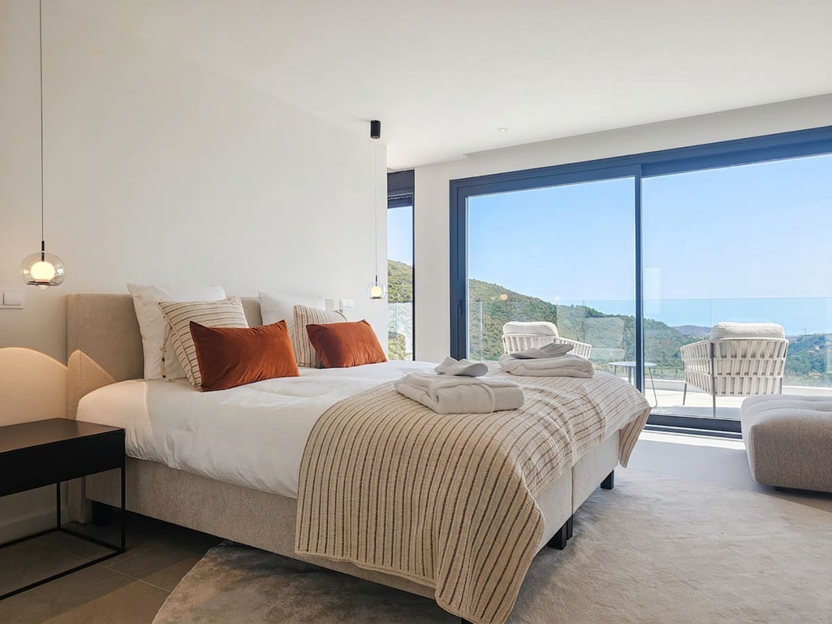 5 bedroom Villa for sale in Benahavis with pool garage - € 3,875,000 (Ref: 10088436)