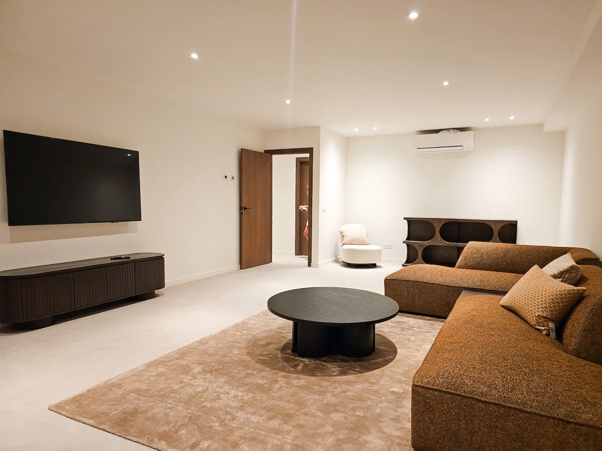 5 bedroom Villa for sale in Benahavis with pool garage - € 3,875,000 (Ref: 10088436)