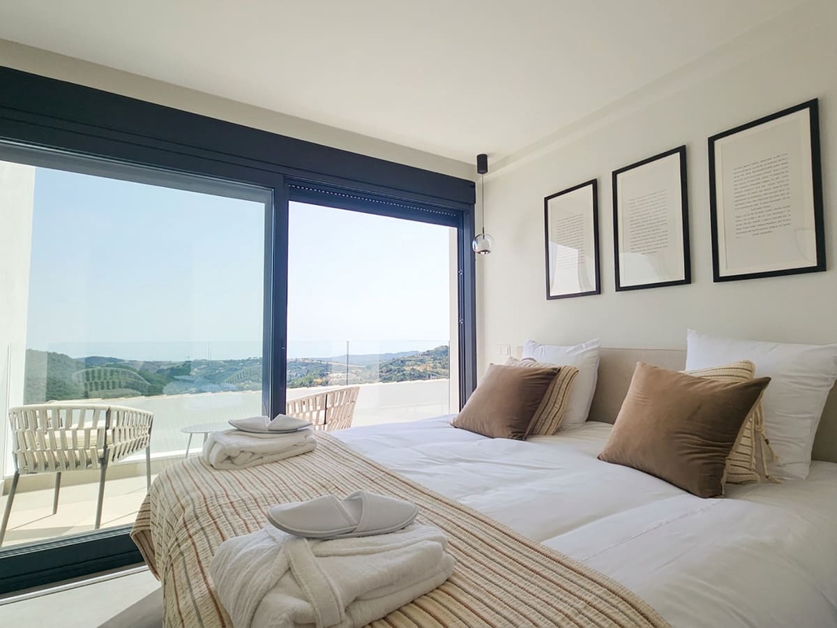 5 bedroom Villa for sale in Benahavis with pool garage - € 3,875,000 (Ref: 10088436)