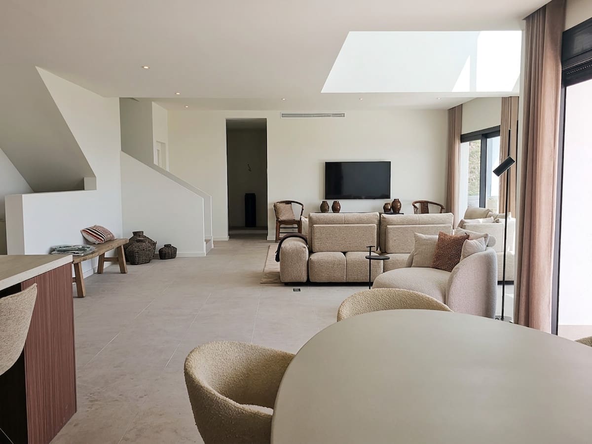5 bedroom Villa for sale in Benahavis with pool garage - € 3,875,000 (Ref: 10088436)