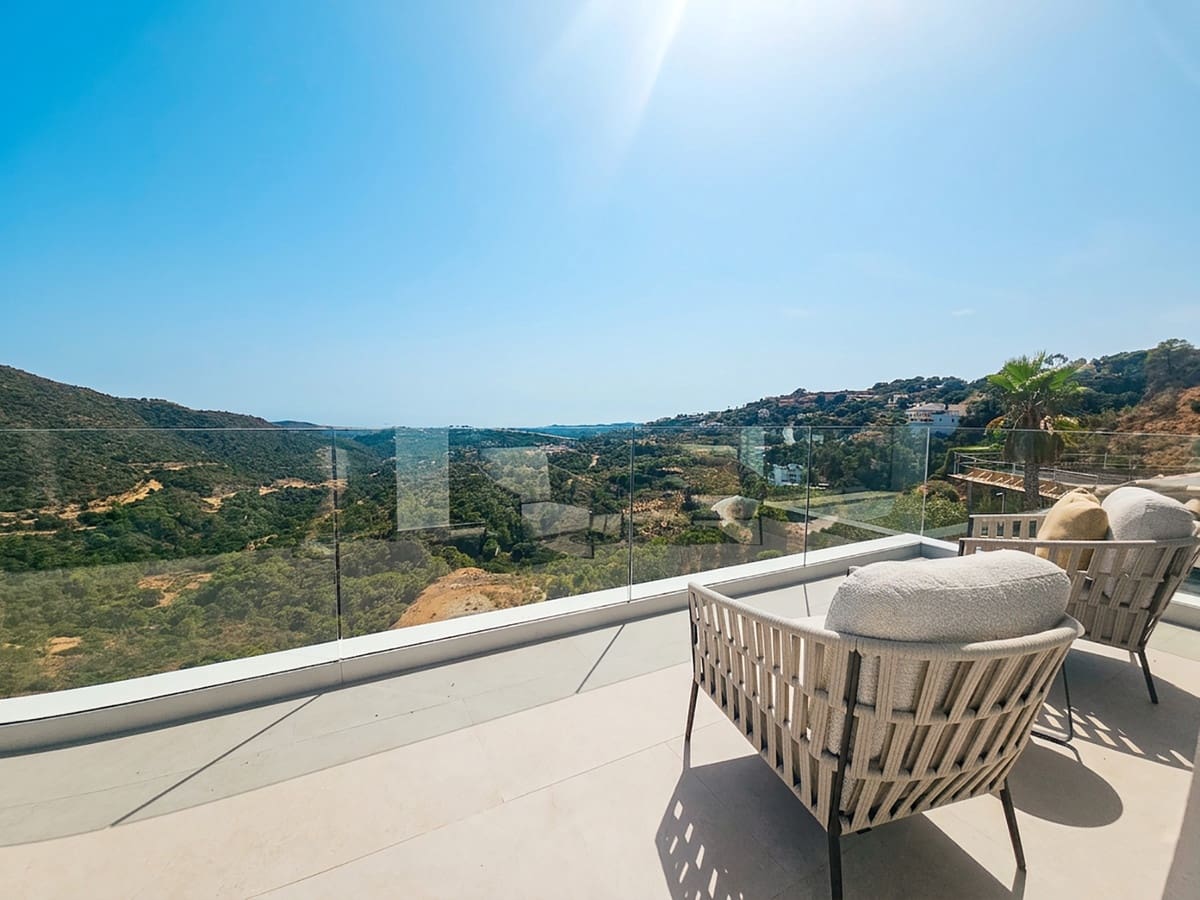 5 bedroom Villa for sale in Benahavis with pool garage - € 3,875,000 (Ref: 10088436)