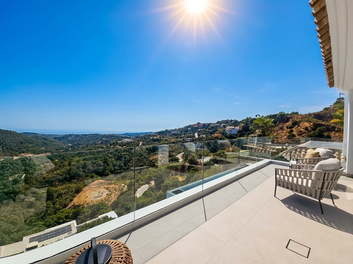5 bedroom Villa for sale in Benahavis with pool garage - € 3,875,000 (Ref: 10088436)
