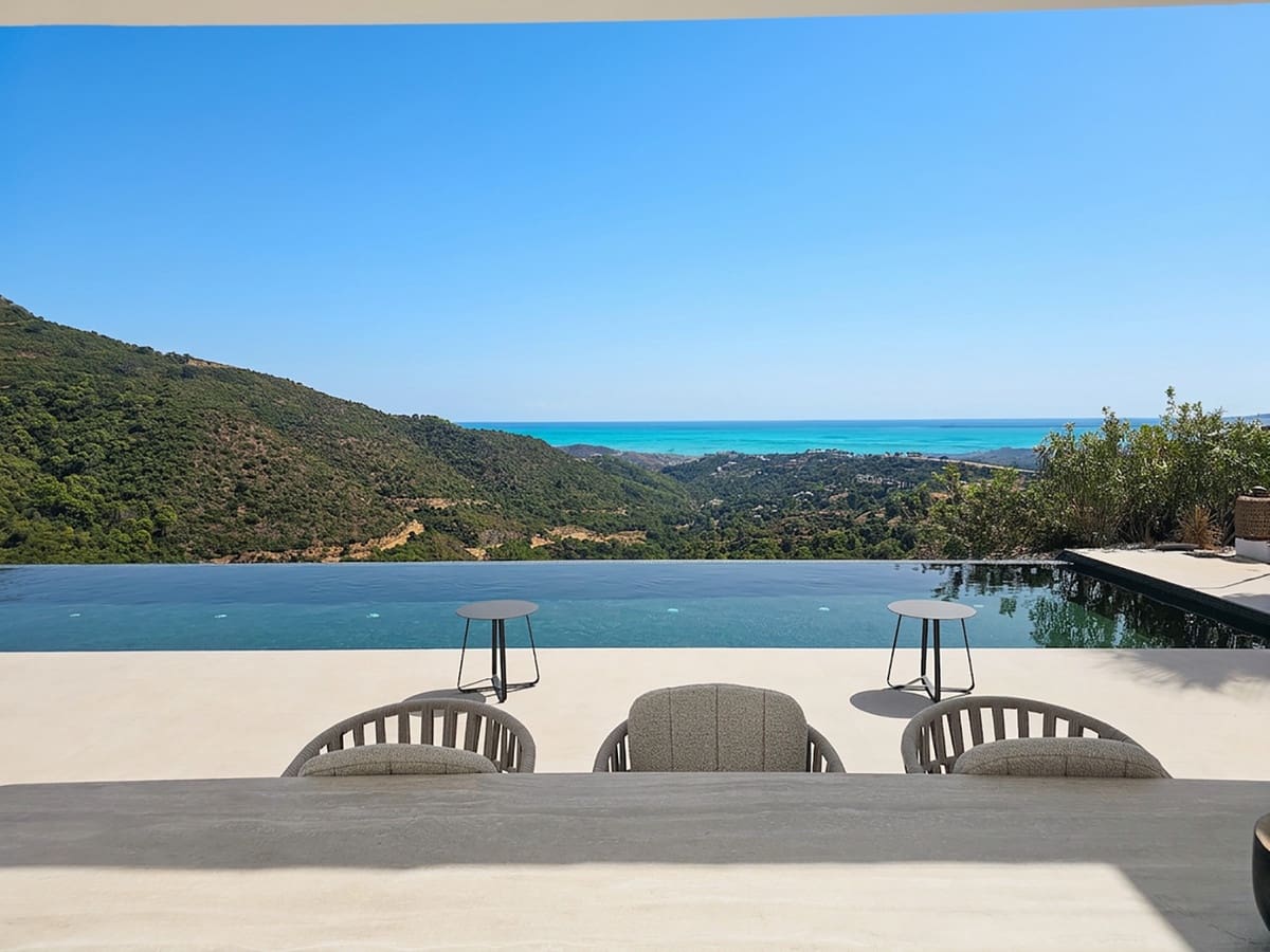 5 bedroom Villa for sale in Benahavis with pool garage - € 3,875,000 (Ref: 10088436)