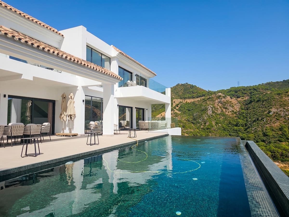 5 bedroom Villa for sale in Benahavis with pool garage - € 3,875,000 (Ref: 10088436)