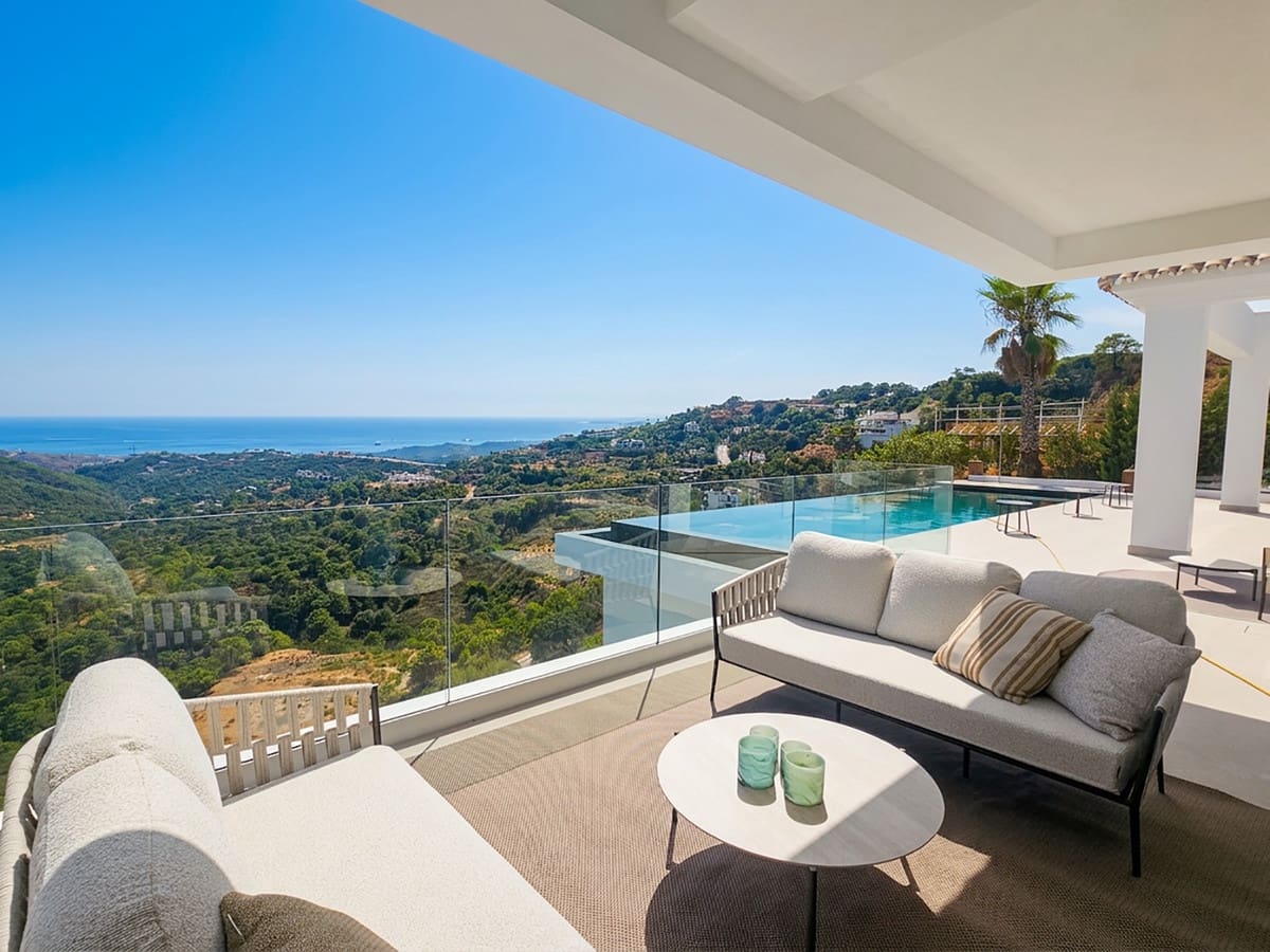 5 bedroom Villa for sale in Benahavis with pool garage - € 3,875,000 (Ref: 10088436)