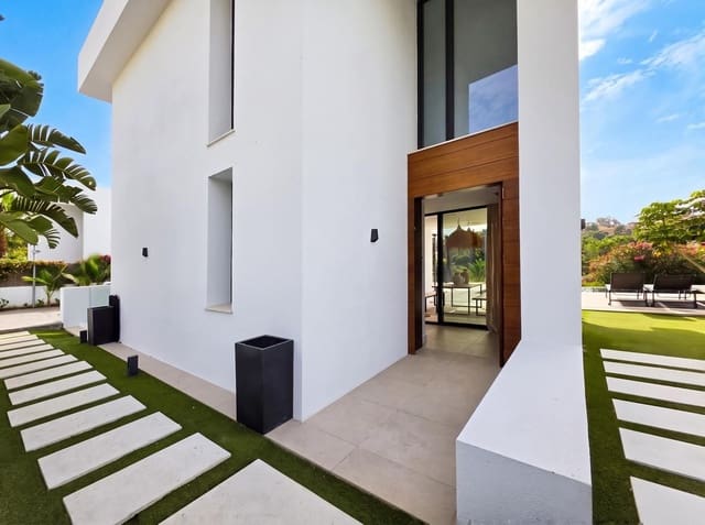 4 sypialnia Willa na sprzedaż w El Paraiso, Estepona z basenem - 1 800 000 € (Ref: 10088437)
