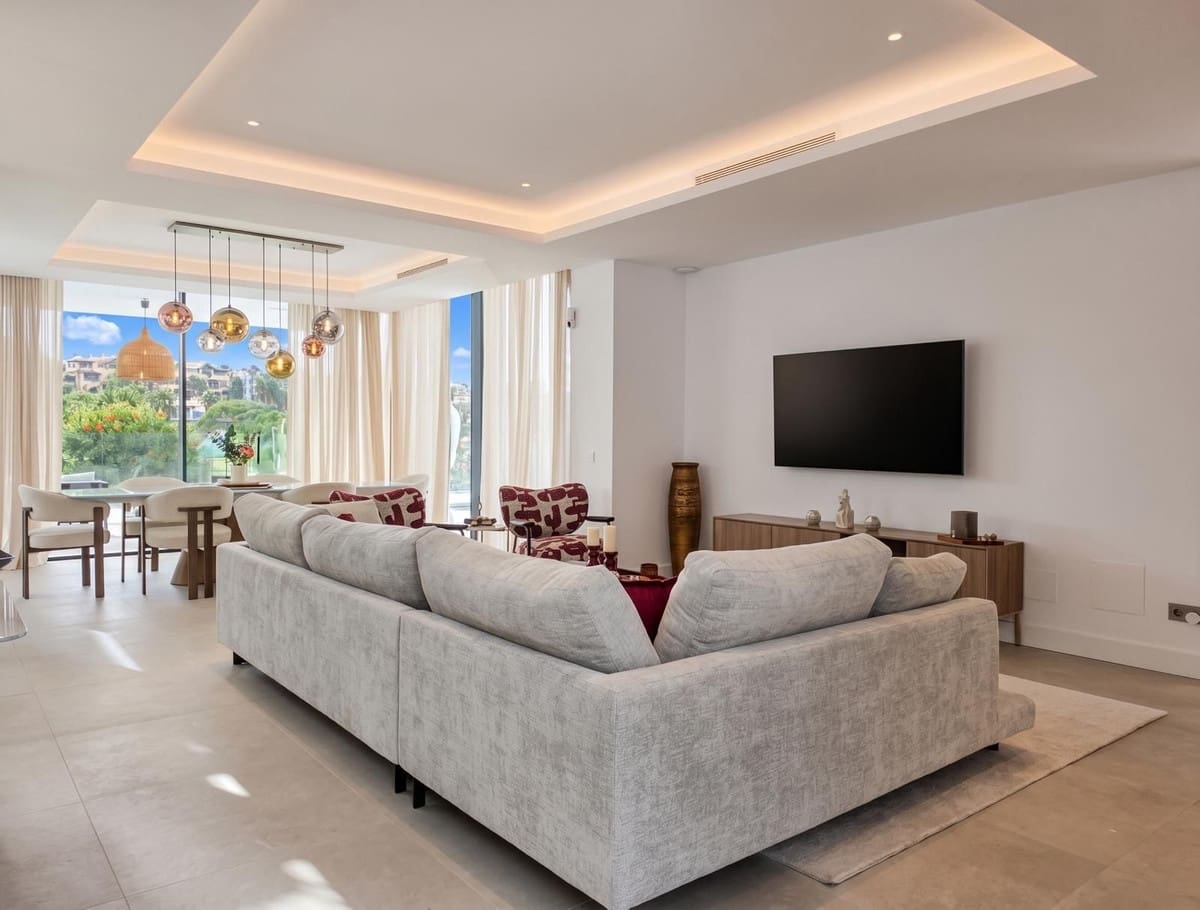 4 sypialnia Willa na sprzedaż w El Paraiso z basenem - 1 800 000 € (Ref: 10088437)