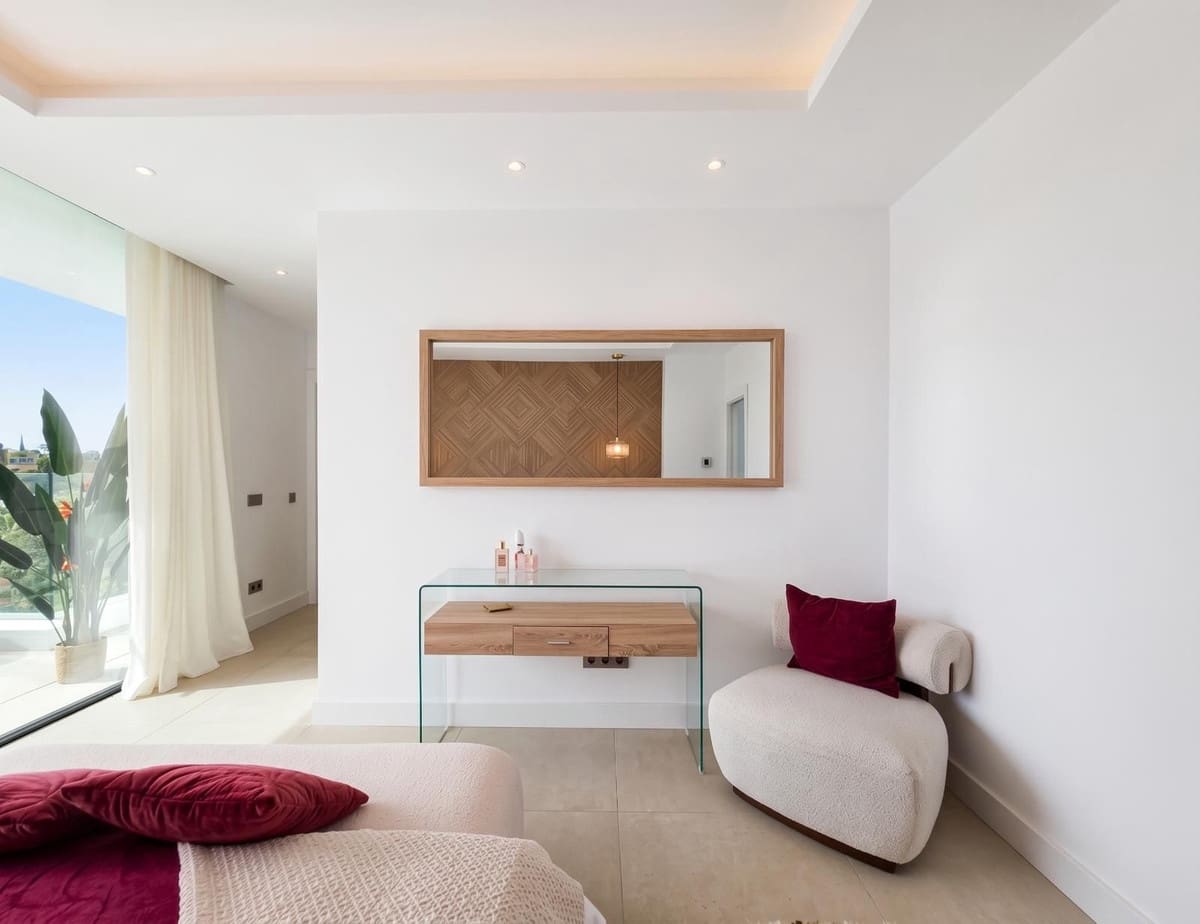4 sypialnia Willa na sprzedaż w El Paraiso z basenem - 1 800 000 € (Ref: 10088437)