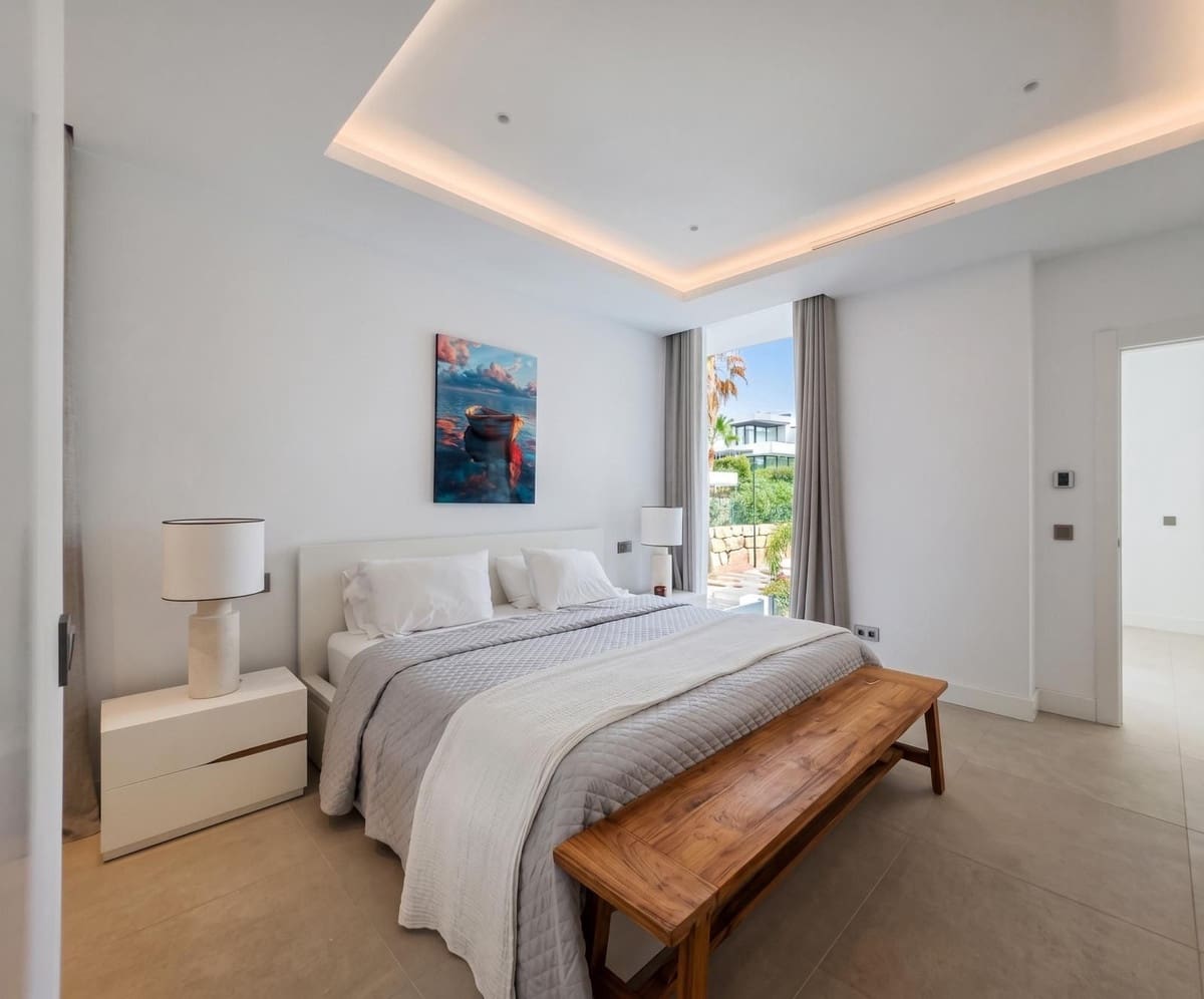 4 sypialnia Willa na sprzedaż w El Paraiso z basenem - 1 800 000 € (Ref: 10088437)