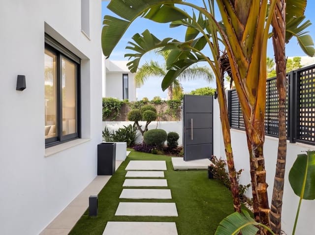 4 sypialnia Willa na sprzedaż w El Paraiso, Estepona z basenem - 1 800 000 € (Ref: 10088437)