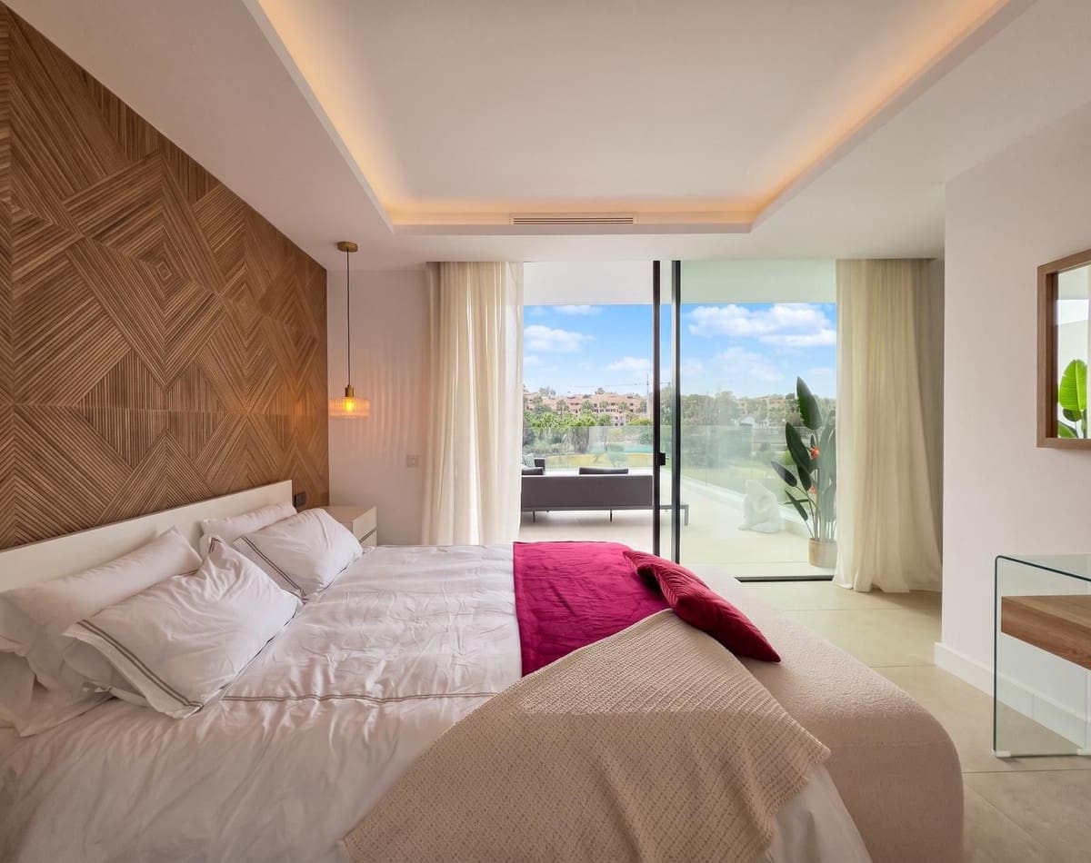 4 sypialnia Willa na sprzedaż w El Paraiso z basenem - 1 800 000 € (Ref: 10088437)