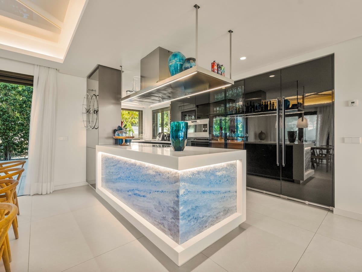 5 quarto Moradia para venda em Golden Mile com piscina - 3 250 000 € (Ref: 10094010)